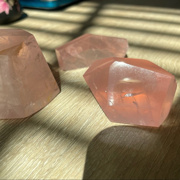 Top Quality Rise Quartz Freeforms- Small - Picture 4 of 4